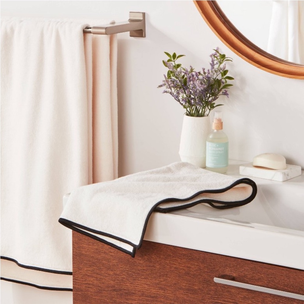 THRESHOLD NWT luxe border stitch hand towel -black/white
